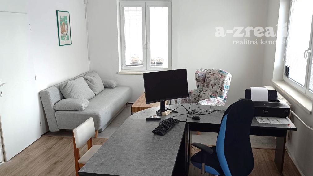 Na prenájom obch.-kancelárske priestory v RD v Nových Zámkoch