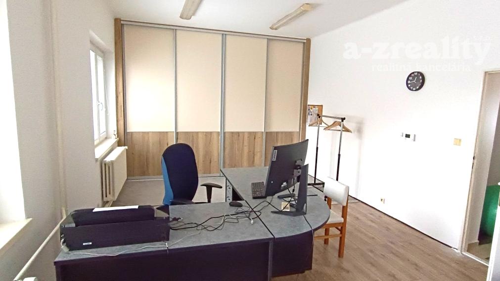 Na prenájom obch.-kancelárske priestory v RD v Nových Zámkoch