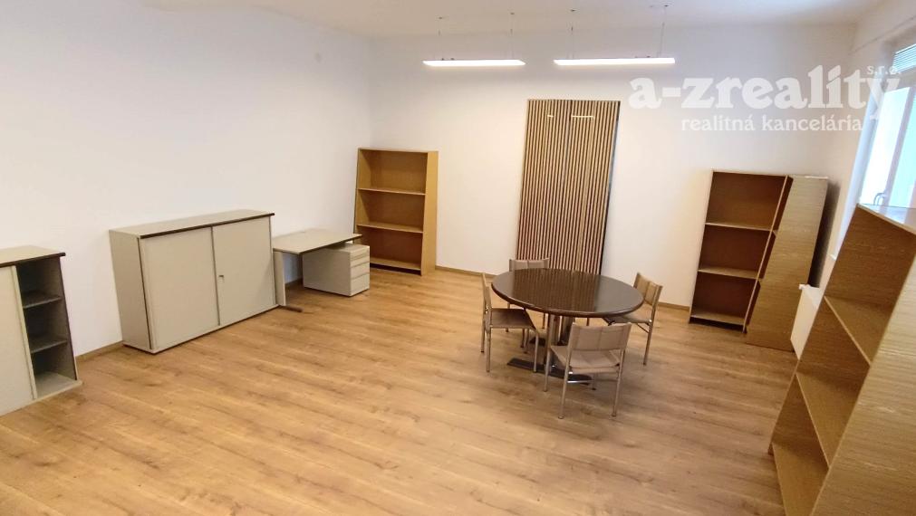 Na prenájom obch.-kancelárske priestory v RD v Nových Zámkoch