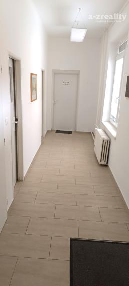 Na prenájom obch.-kancelárske priestory v RD v Nových Zámkoch