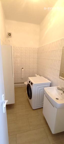 Na prenájom obch.-kancelárske priestory v RD v Nových Zámkoch