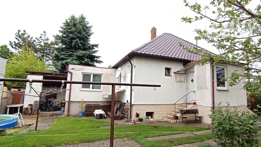 ZNÍŽENÁ CENA! Na predaj 4 izbový rodinný dom v Bánove