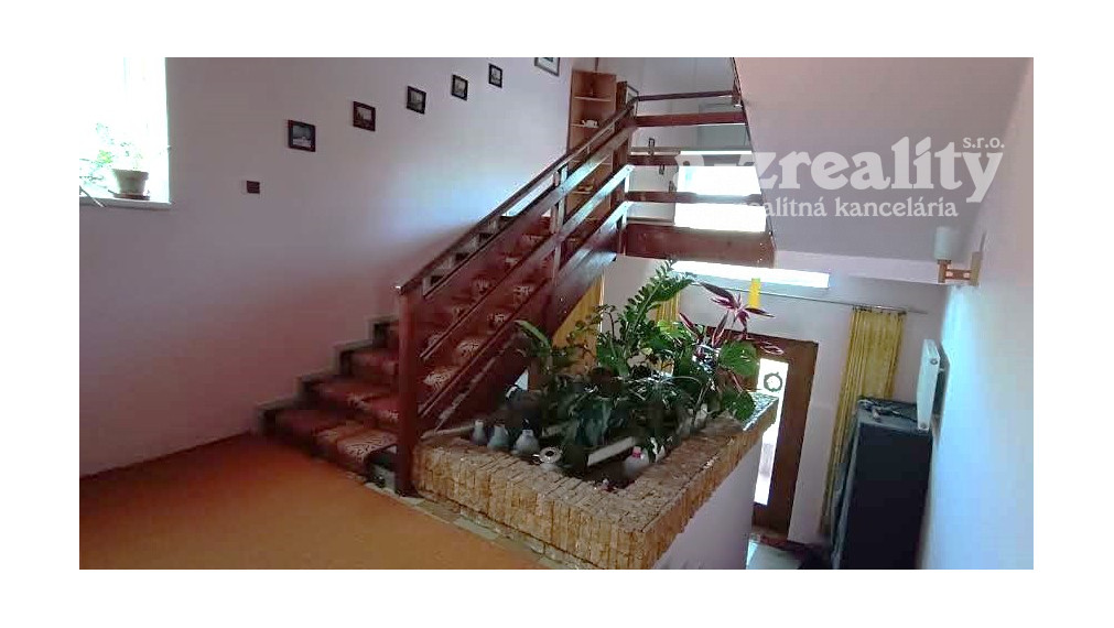 ZNÍŽENÁ CENA: Na predaj 5 izbový rodinný dom v obci Bánov