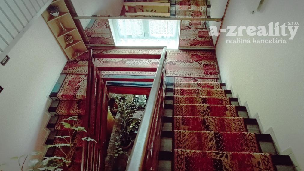 ZNÍŽENÁ CENA: Na predaj 5 izbový rodinný dom v obci Bánov