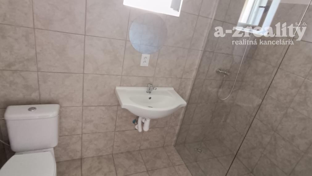 PRE FIRMY: Na prenájom RD ako ubytovanie v Úľany n/Žitavou