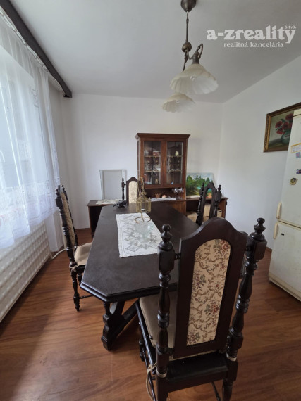 Výhodne!!!Na predaj 4-izbový dvojpodlažný rodinný dom s terasou v Komárne