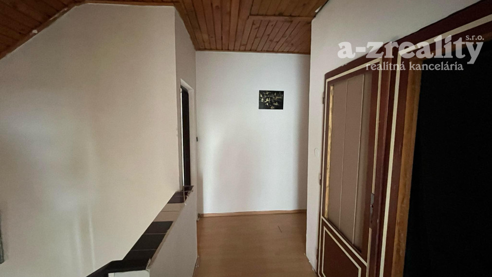 Výhodne!!!Na predaj 4-izbový dvojpodlažný rodinný dom s terasou v Komárne