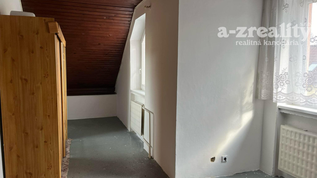 Výhodne!!!Na predaj 4-izbový dvojpodlažný rodinný dom s terasou v Komárne