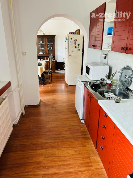 Výhodne!!!Na predaj 4-izbový dvojpodlažný rodinný dom s terasou v Komárne