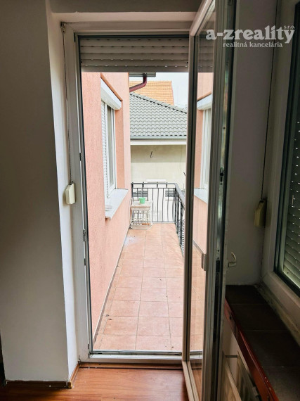 Výhodne!!!Na predaj 4-izbový dvojpodlažný rodinný dom s terasou v Komárne