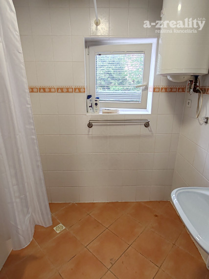 Na predaj rekreačná chata pri Dunaji