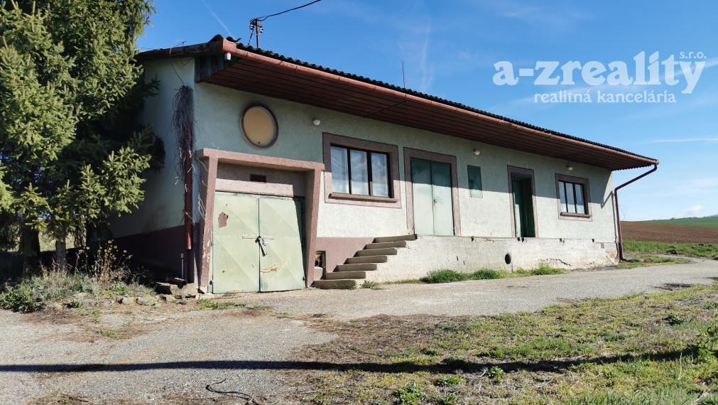 Ponúkame na predaj stavebný pozemok a pivničný dom v obci Čechy