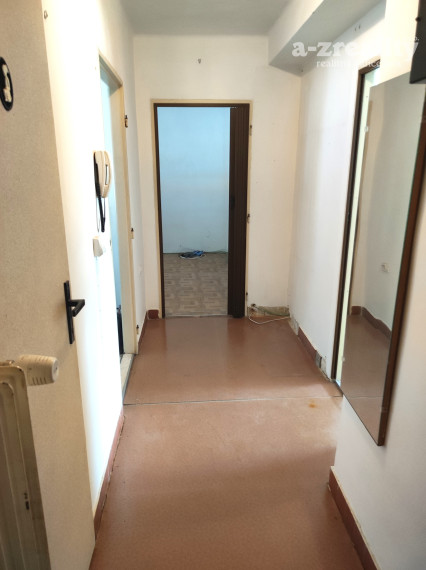 Predaj 3 izbový bytu v štvorbytovke s garážou v Nových Zámkoch