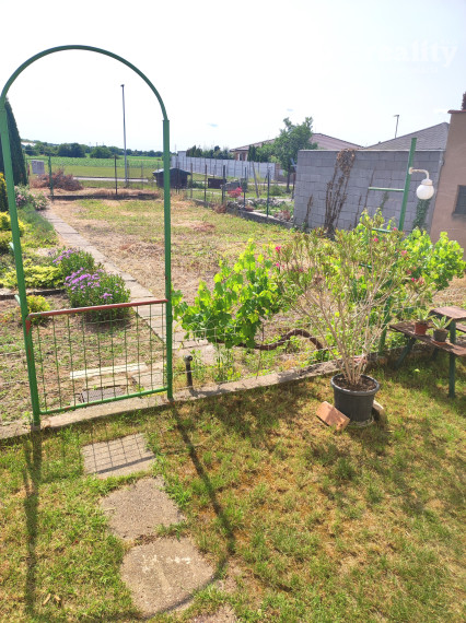 Predaj 3 izbový bytu v štvorbytovke s garážou v Nových Zámkoch