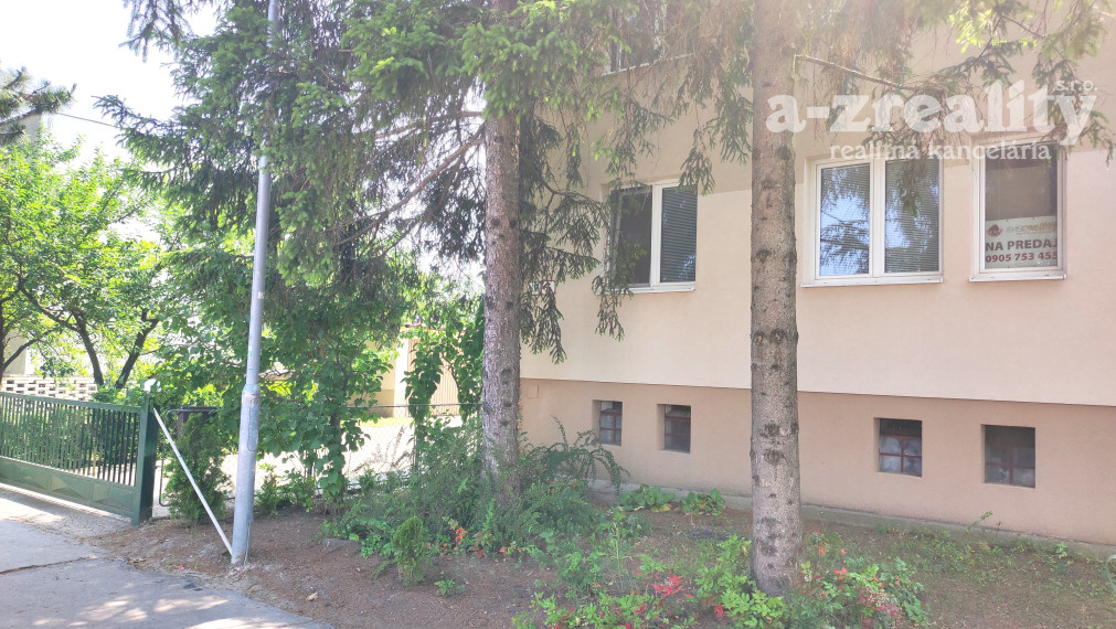 Predaj 3 izbový bytu v štvorbytovke s garážou v Nových Zámkoch