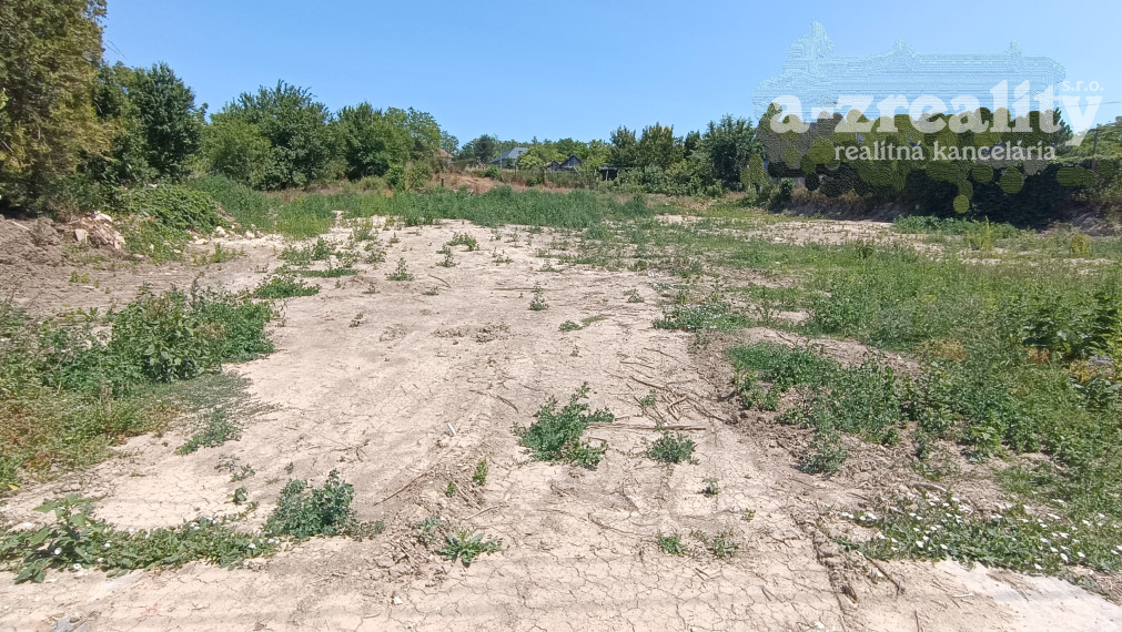 Na predaj 2 pozemky v obci Čechy