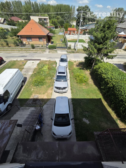 Ponúkame na predaj 3 izbový byt s garážou v Čalovci