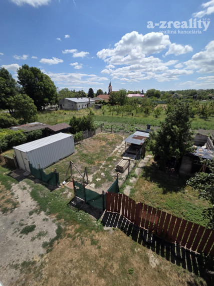 Ponúkame na predaj 3 izbový byt s garážou v Čalovci