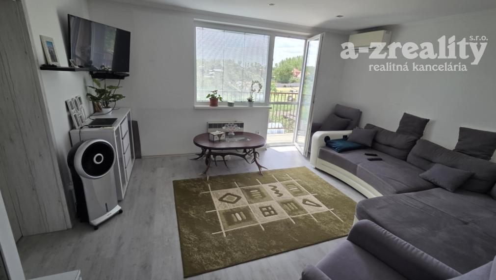 Ponúkame na predaj 3 izbový byt s garážou v Čalovci