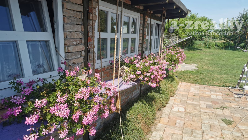 Zrekonštruovaný rodinný dom v tichom raji v Okoličnej na Ostrove