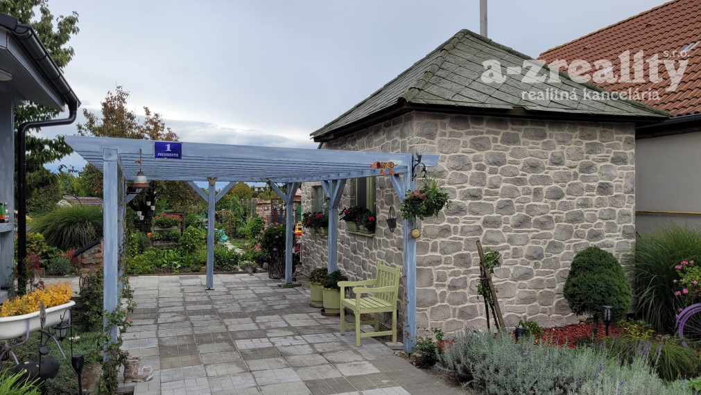 Zrekonštruovaný rodinný dom v tichom raji v Okoličnej na Ostrove