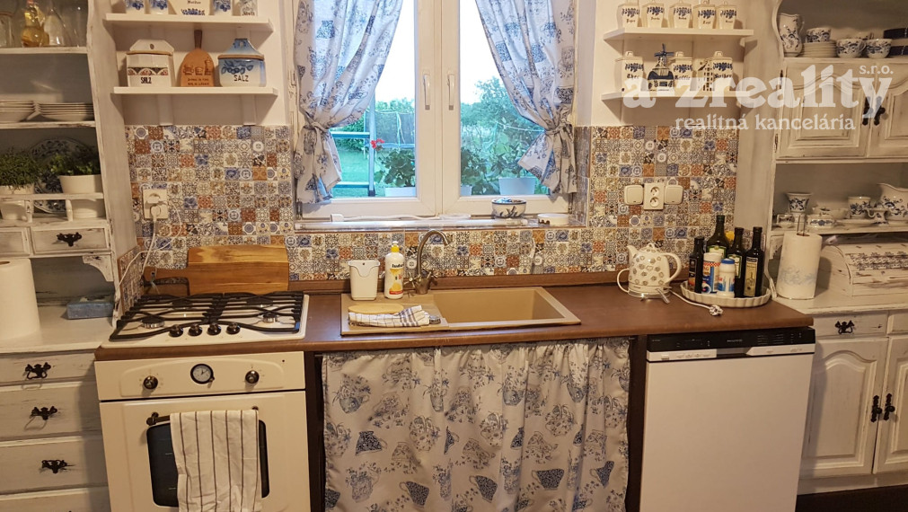 Zrekonštruovaný rodinný dom v tichom raji v Okoličnej na Ostrove