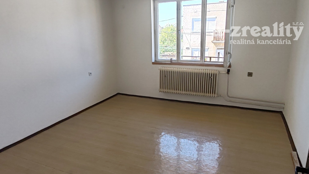 Ponúkame na predaj rodinný dom v obci Číčov