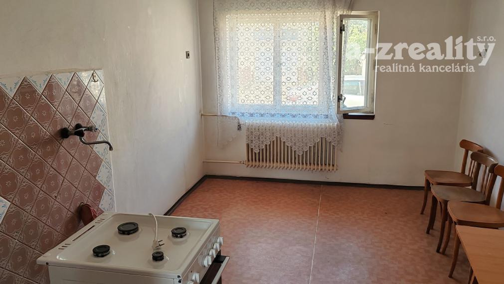 Ponúkame na predaj rodinný dom v obci Číčov