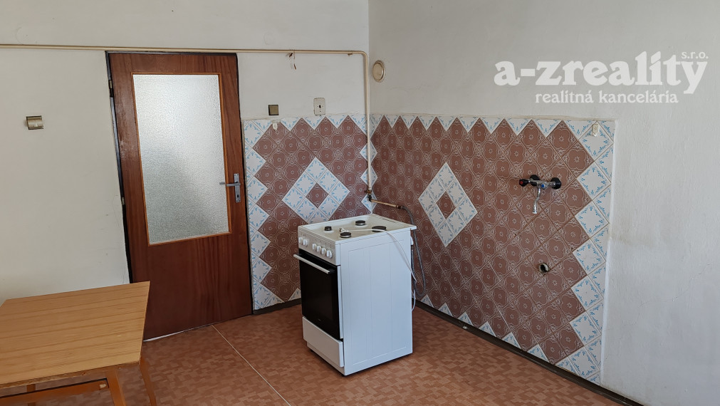 Ponúkame na predaj rodinný dom v obci Číčov