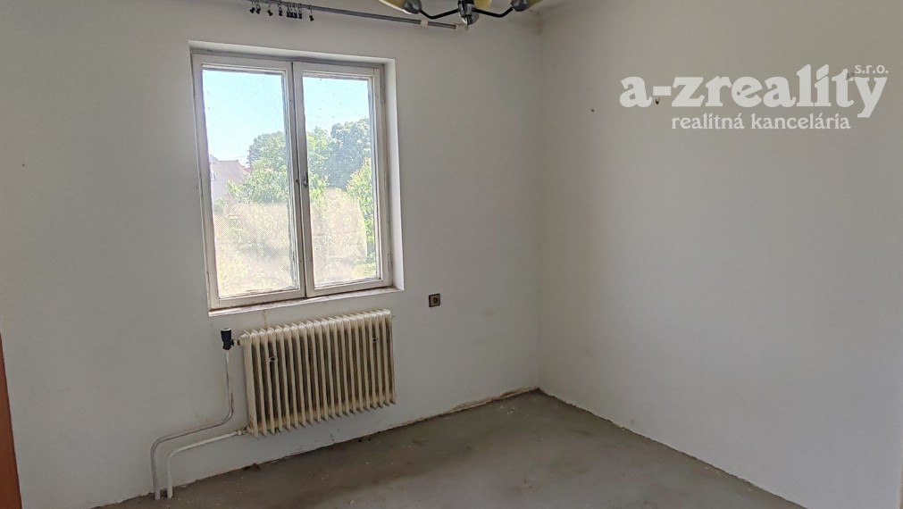 Ponúkame na predaj rodinný dom v obci Číčov