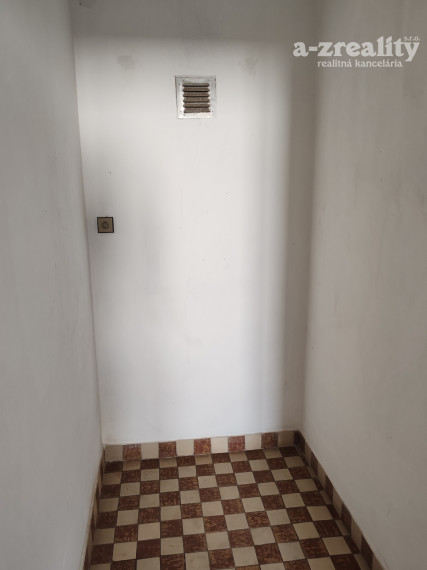 Ponúkame na predaj rodinný dom v obci Číčov