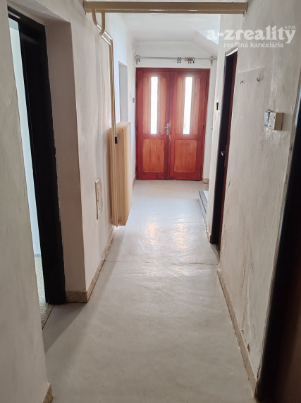 Ponúkame na predaj rodinný dom v obci Číčov