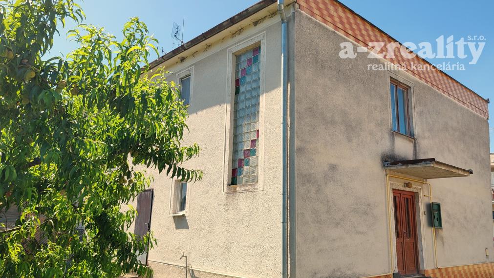Ponúkame na predaj rodinný dom v obci Číčov