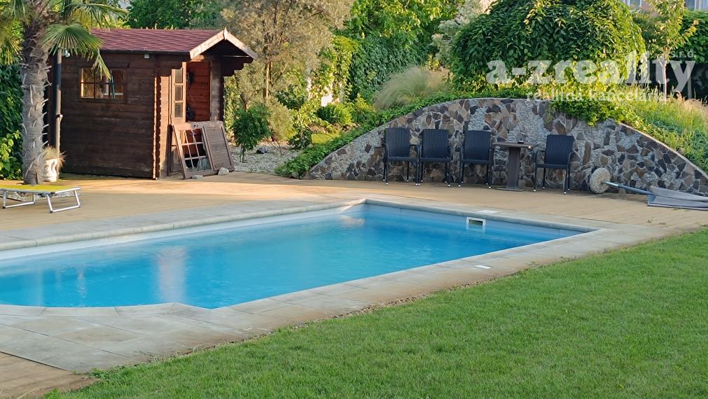 Na predaj kompletne zrekonštruovaný rodinný dom s bazénom v Palárikove