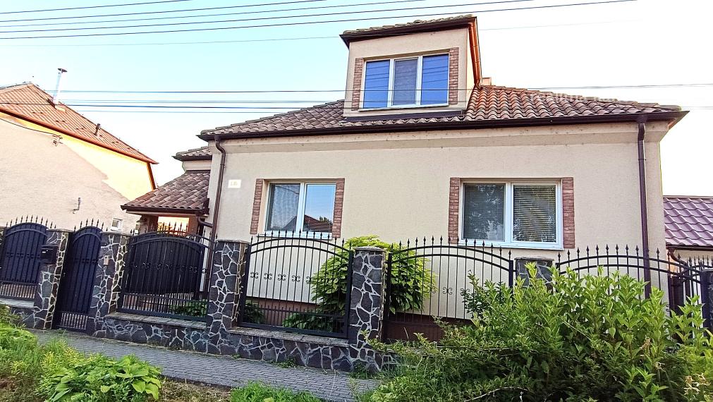 Na predaj kompletne zrekonštruovaný rodinný dom s bazénom v Palárikove