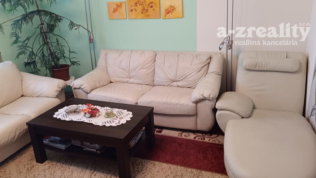 Na predaj kompletne zrekonštruovaný rodinný dom s bazénom v Palárikove