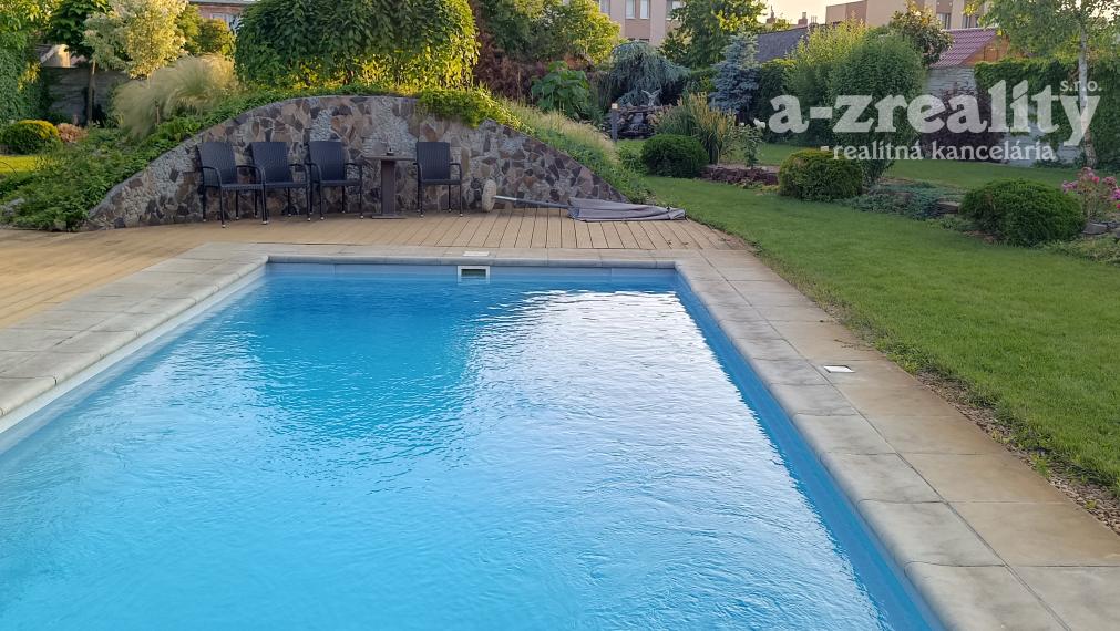 Na predaj kompletne zrekonštruovaný rodinný dom s bazénom v Palárikove