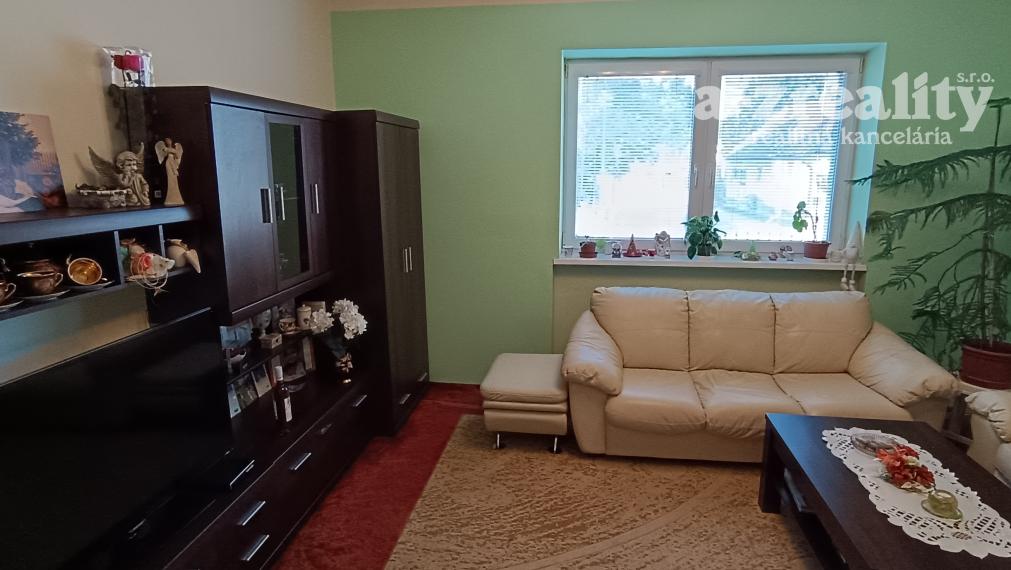 Na predaj kompletne zrekonštruovaný rodinný dom s bazénom v Palárikove