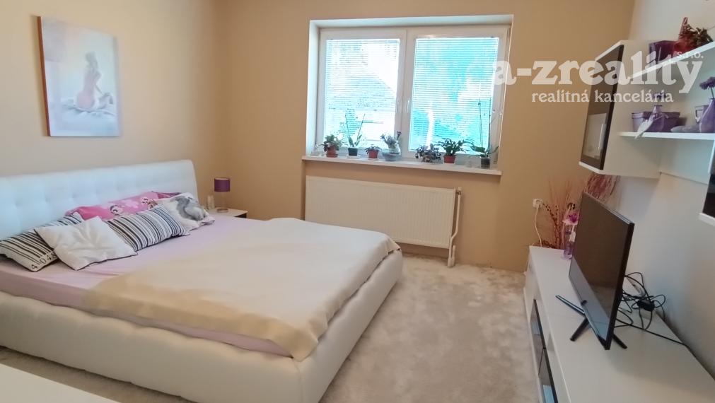 Na predaj kompletne zrekonštruovaný rodinný dom s bazénom v Palárikove