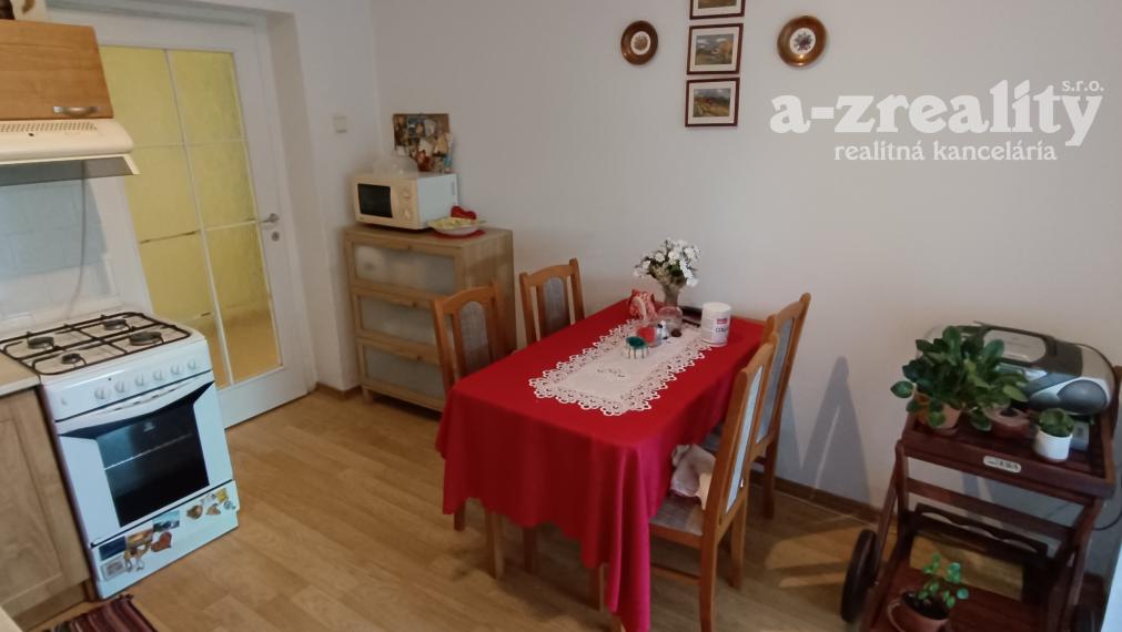 Na predaj kompletne zrekonštruovaný rodinný dom s bazénom v Palárikove