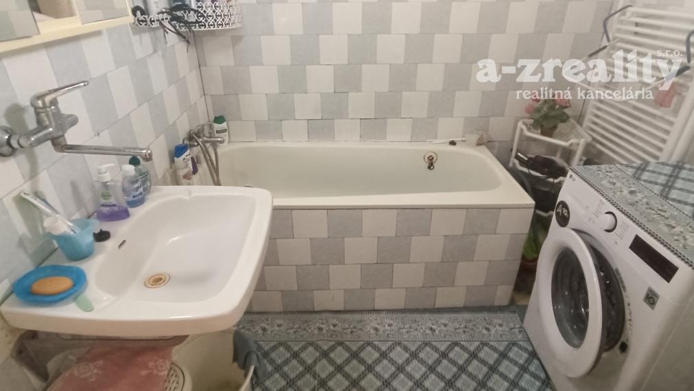 Na predaj kompletne zrekonštruovaný rodinný dom s bazénom v Palárikove