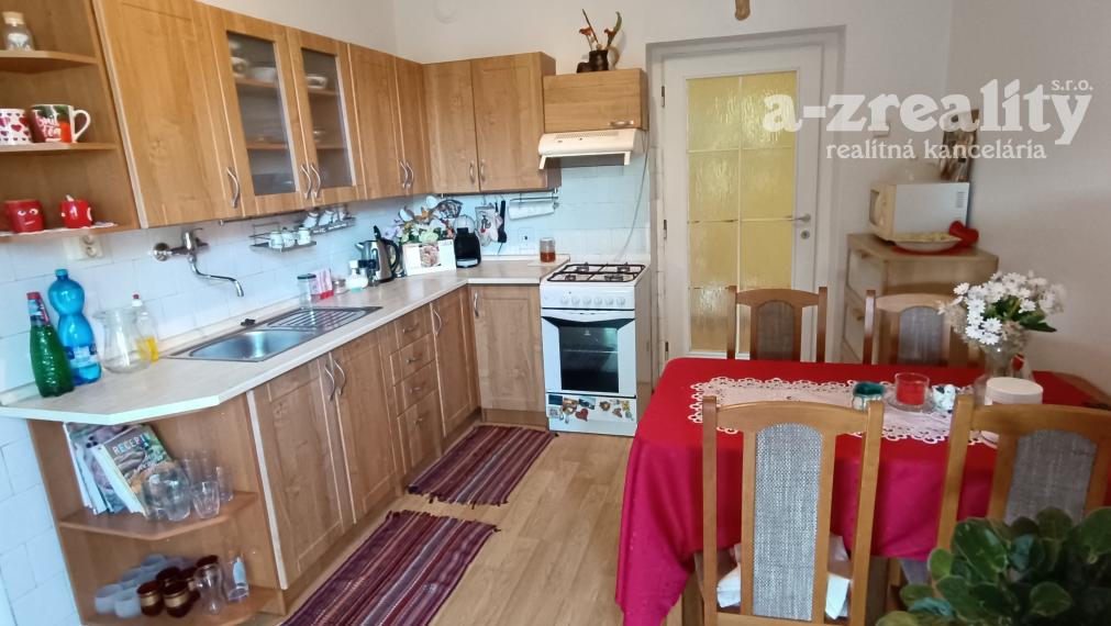 Na predaj kompletne zrekonštruovaný rodinný dom s bazénom v Palárikove