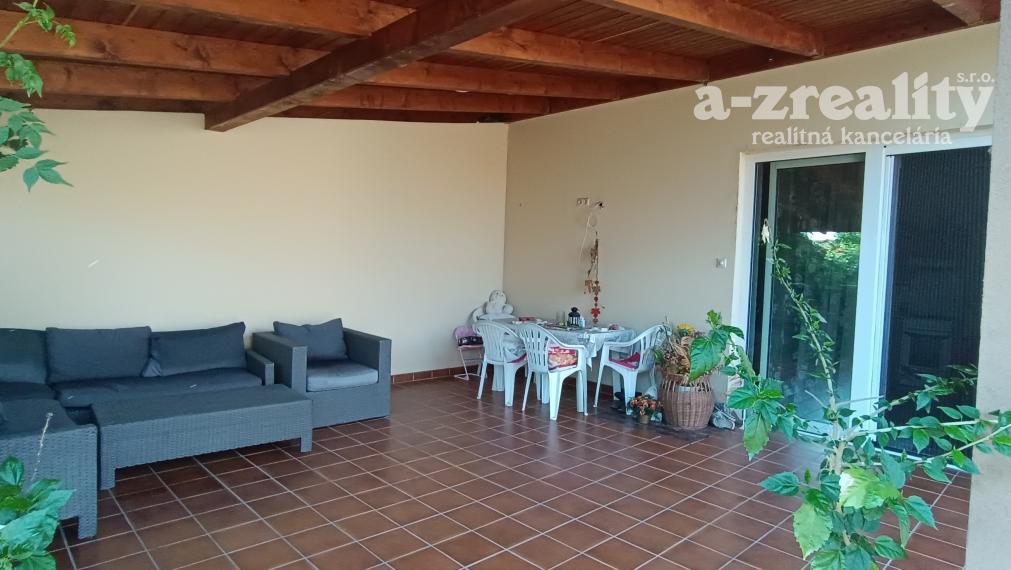 Na predaj kompletne zrekonštruovaný rodinný dom s bazénom v Palárikove