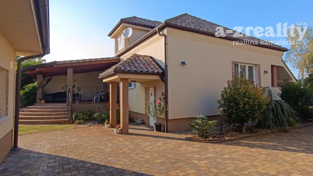 Na predaj kompletne zrekonštruovaný rodinný dom s bazénom v Palárikove