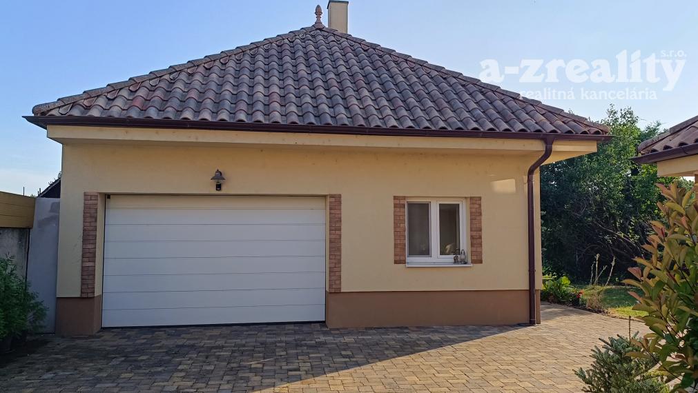 Na predaj kompletne zrekonštruovaný rodinný dom s bazénom v Palárikove