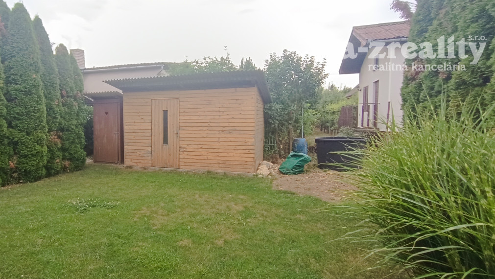 Na predaj priestranná chata na Kvitnúcom ostrove pri N.Zámkoch