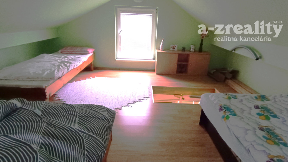 Na predaj priestranná chata na Kvitnúcom ostrove pri N.Zámkoch