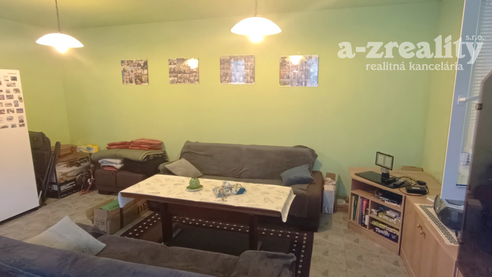 Na predaj priestranná chata na Kvitnúcom ostrove pri N.Zámkoch