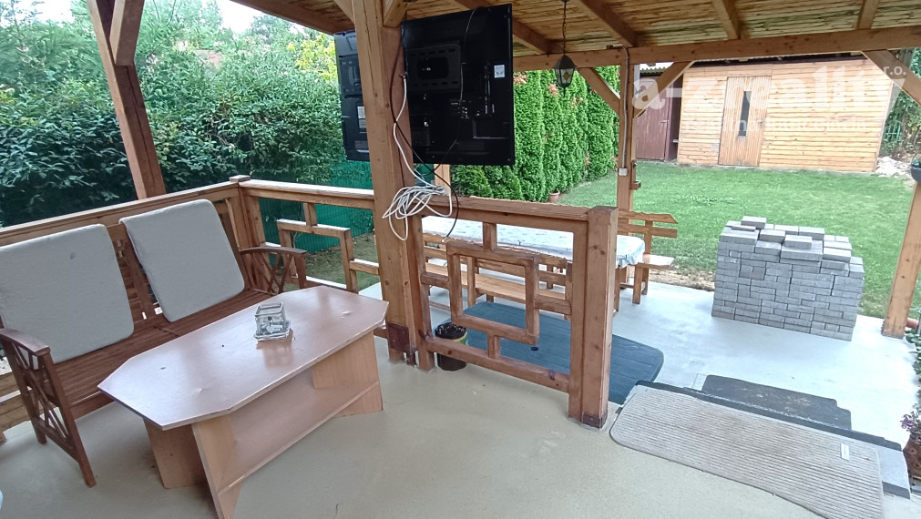 Na predaj priestranná chata na Kvitnúcom ostrove pri N.Zámkoch