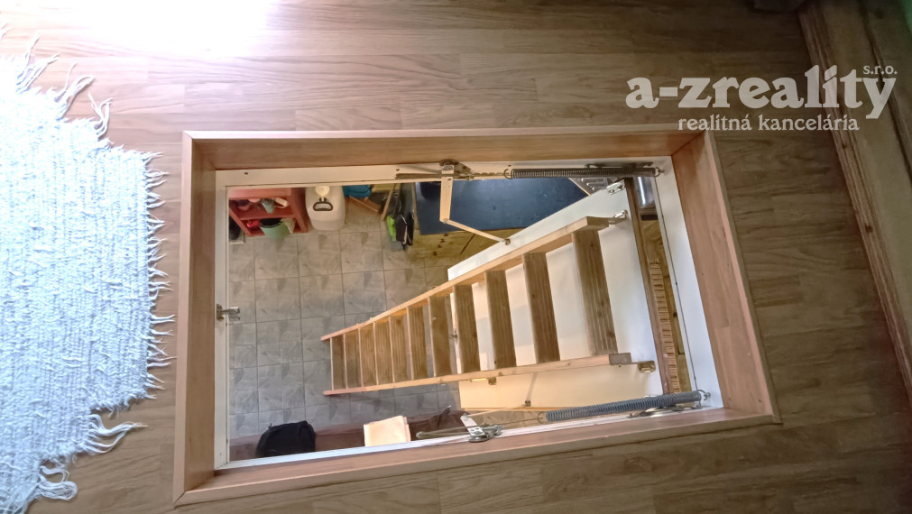 Na predaj priestranná chata na Kvitnúcom ostrove pri N.Zámkoch